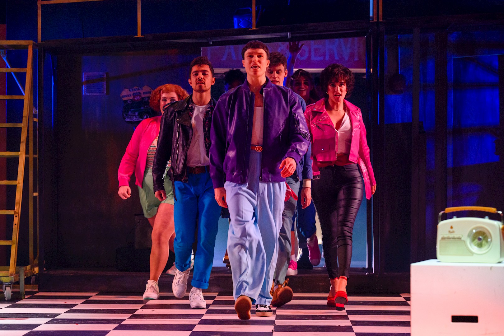 Scenebeeld Grease 02 (C) Roy Beusker En Annemieke Van Der Togt