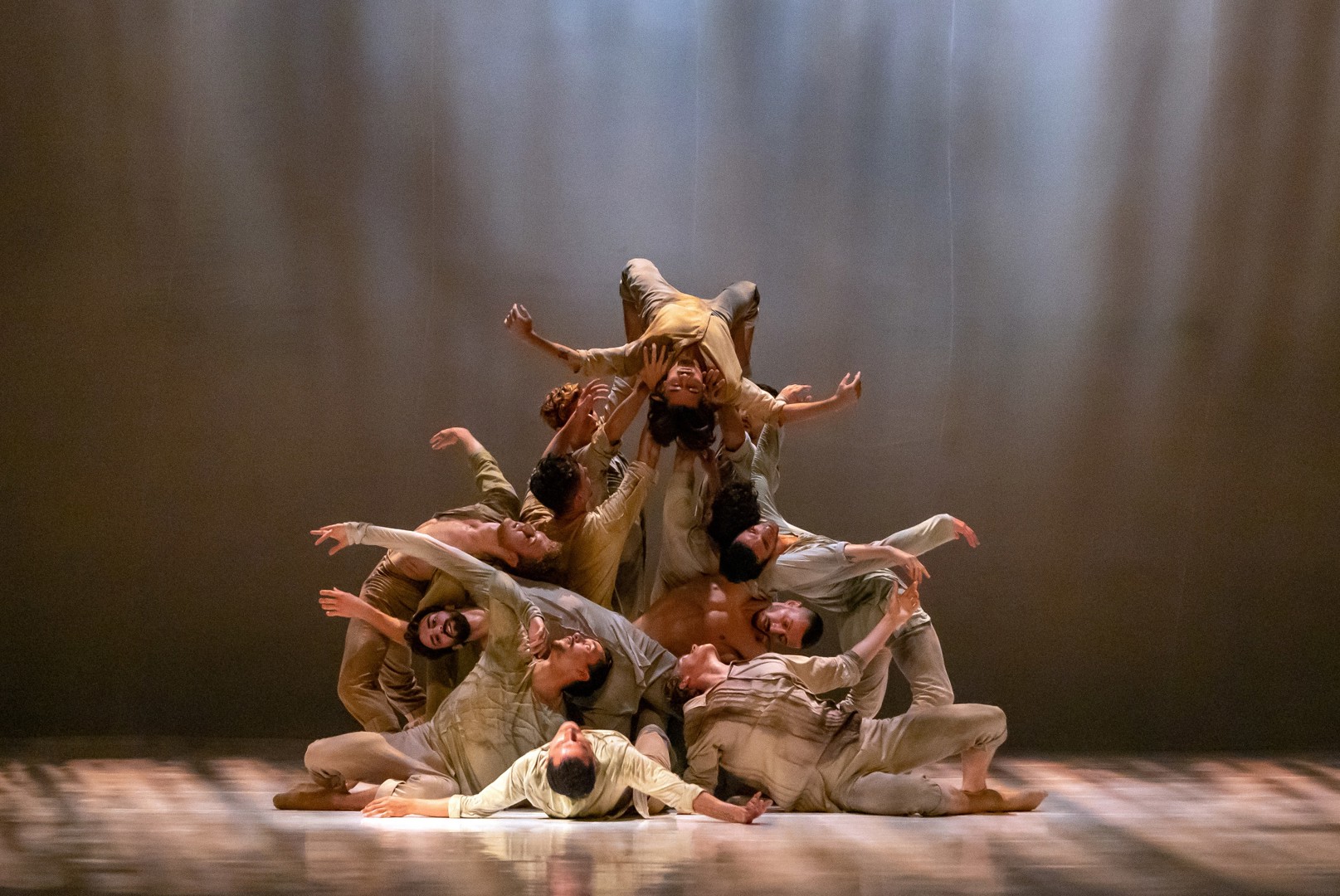 13 Fall Introdans Hans Gerritsen